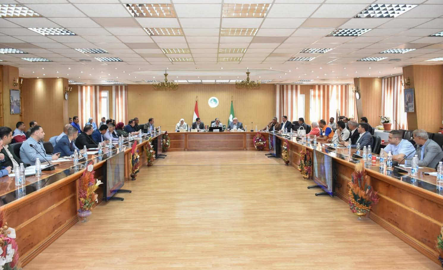 محافظ الشرقية يترأس غرفة العمليات الرئيسية ويتابع سير انتظام اليوم الثاني لانتخابات مجلس الشيوخ - الخليج الان