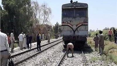 قطار يدهس شقيقين في السكة الحديد بالبحيرة - الخليج الان