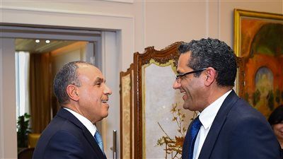 وزير الخارجية: نقدر دور النقابة وجموع الصحفيين في الدفاع عن القضايا والمصالح الوطنية وتنوير الرأى العام - الخليج الان