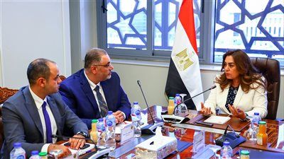 وزيرة التنمية المحلية تستقبل وفد من شركة ازري العالمية لبحث مجالات التعاون المستقبلي بين الجانبين - الخليج الان