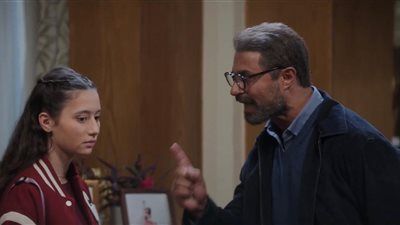 بسلوكها المراهق.. لينا صوفيا تثير غضب كريم فهمي في الحلقة الخامسة من مسلسل 220 يوم - الخليج الان