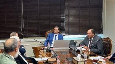 وزير الزراعة يتابع تنفيذ محطة شتل القصب بإدفو لدعم إنتاج السكر - الخليج الان