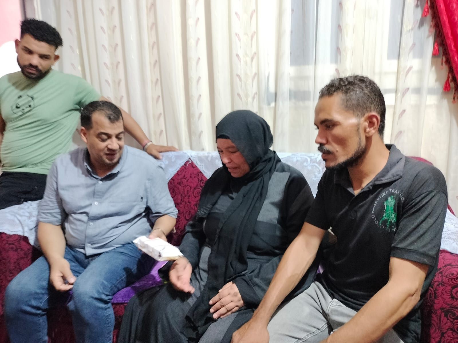 فى لفتة إنسانية .. حزب مستقبل وطن يقدم عمرة مجانية ومبلغ مالى لأسرة شهيد لقمة العيش بالشرقية - الخليج الان