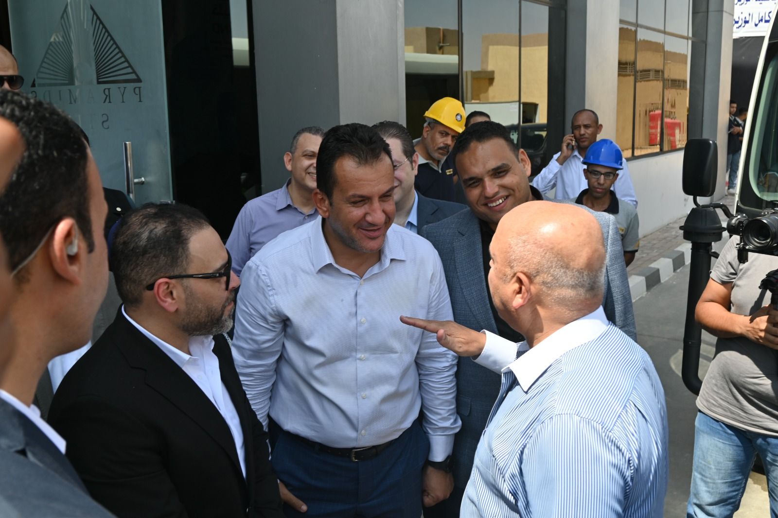 نائب رئيس الوزراء للتنمية الصناعية يتفقد عددًا من المصانع بمدينة العاشر من رمضان - الخليج الان