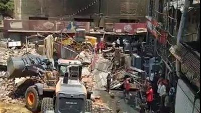 محافظ القليوبية يتابع رفع أثار حريق شبرا الخيمة أمام محطة مترو الأنفاق - الخليج الان