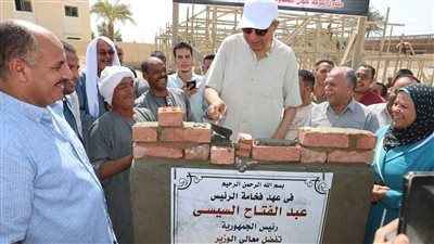 خلال جولة موسعة ببني مزار.. محافظ المنيا يتفقد مشروعات تعليمية ويضع حجر أساس مدرسة جديدة - الخليج الان