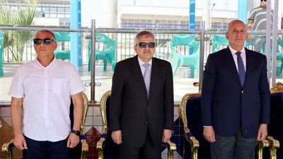 محافظ الإسماعيلية ورئيس هيئة قناة السويس يطلقان إشارة بدء محاولة القبطان ولاء حافظ لتحطيم الرقم القياسي العالمي في الغطس لمريض شلل رباعي - الخليج الان