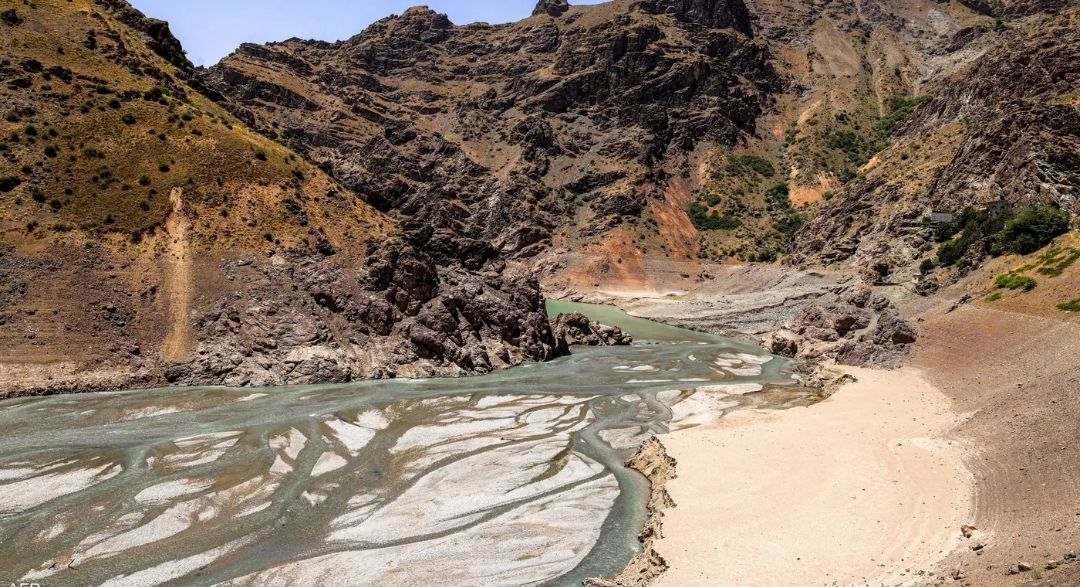 «طهران على حافة الجفاف».. أزمة مائية تهدد العاصمة بحلول أكتوبر - الخليج الان