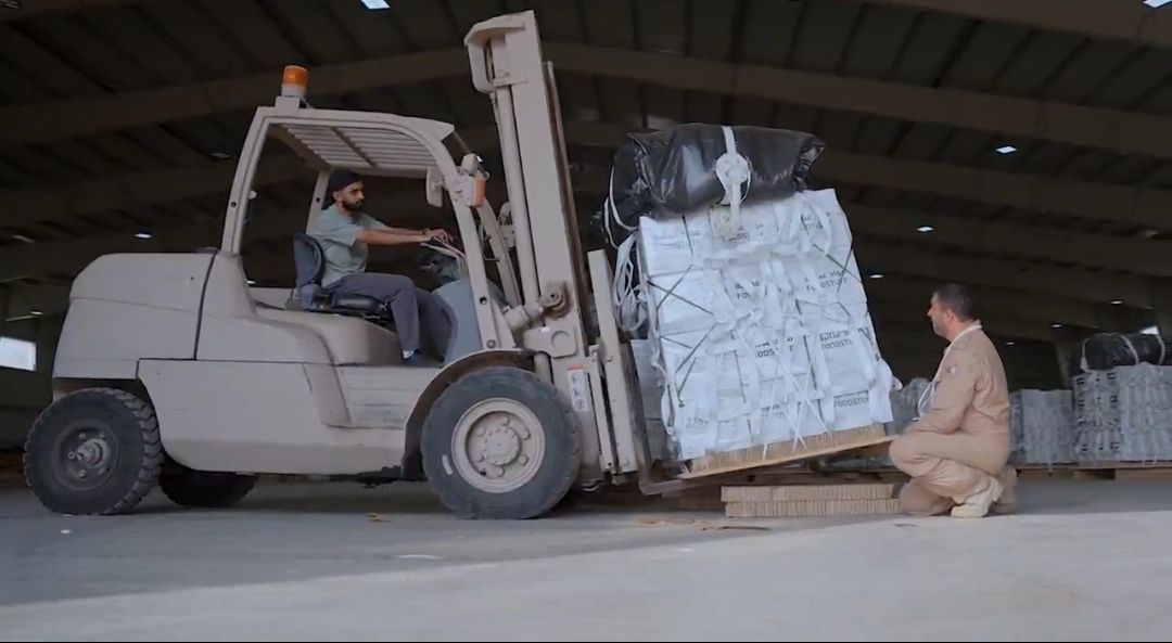 جهود إماراتية براً وجواً لدعم غزة.. إسقاط جوي جديد وشاحنات محملة بالغذاء - الخليج الان