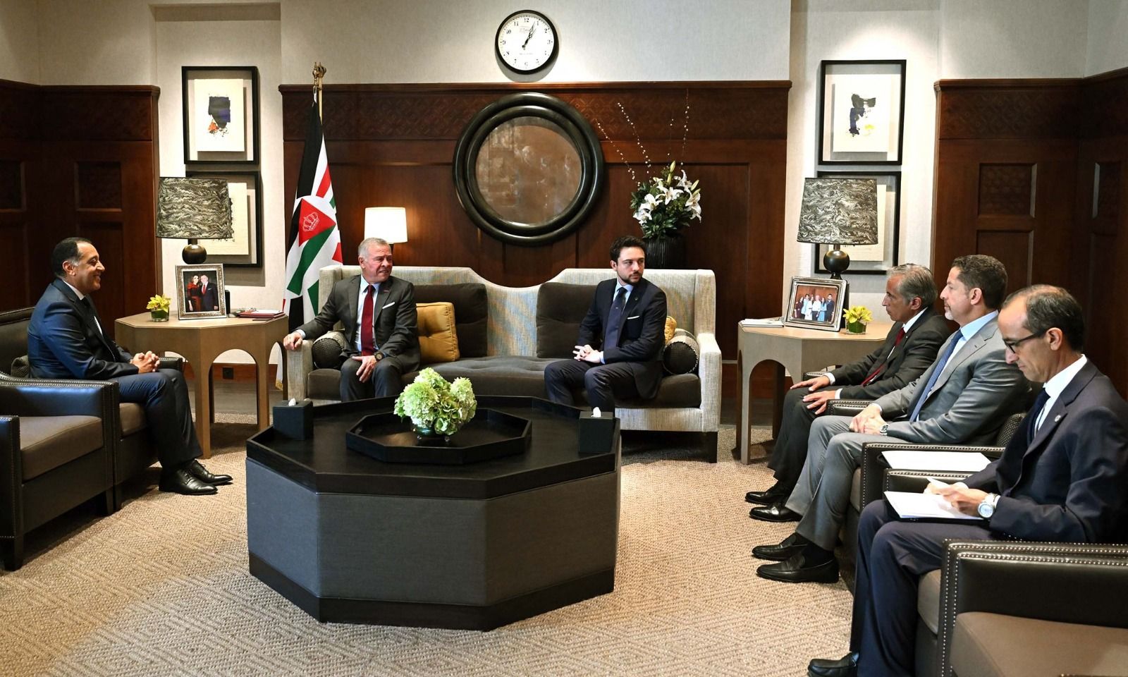 عاهل المملكة الأردنية الهاشمية يستقبل رئيس الوزراء بالديوان الملكي بالحسينية|تفاصيل - الخليج الان