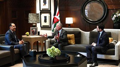 عاهل المملكة الأردنية الهاشمية يستقبل رئيس الوزراء بالديوان الملكي بالحسينية|تفاصيل - الخليج الان