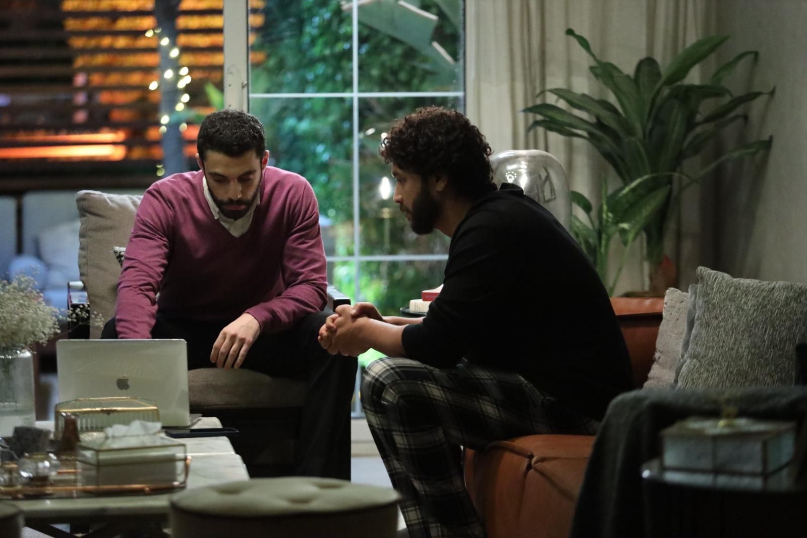 حكاية فلاش باك الحلقة 4.. صدمة زياد بعلاقة مروان ومريم - الخليج الان