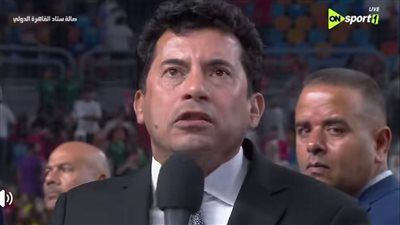 دموع وزير الشباب والرياضة أشرف صبحي بعد تأهل منتخب مصر لربع نهائي مونديال اليد - الخليج الان