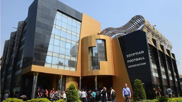 اتحاد الكرة يسلم 29 مدرباً شهادات المسار السريع المعتمدة من الاتحاد الإفريقي - الخليج الان