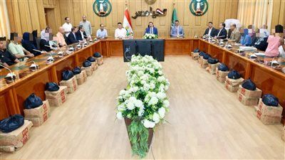 بقيمة تقارب نصف مليون جنيه.. محافظ المنوفية يوزع مساعدات مالية وعينية لــ 55 حالة إنسانية - الخليج الان