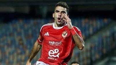 في ليلة ثنائية أحمد سيد زيزو وطرد محمد هاني: الأهلي يكتسح فاركو برباعية في الدوري المصري الممتاز - الخليج الان