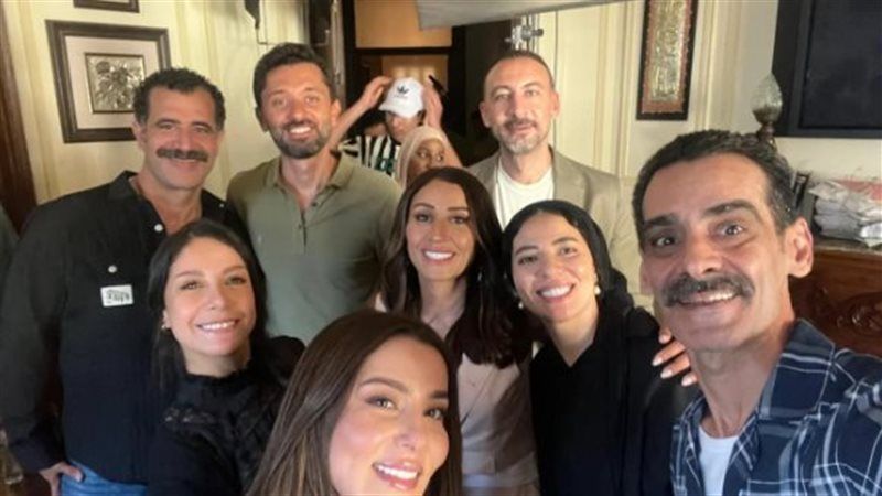 تليجراف الخليج يكشف مصير فيلم طلقني بعد عودة كريم محمود عبد العزيز لزوجته - الخليج الان