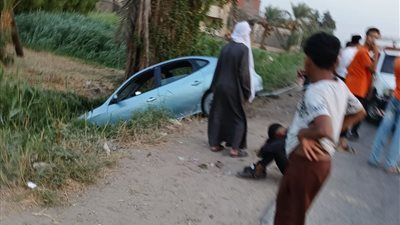 إصابة 4 اشخاص في حادث انقـ ـلاب سيارة ملاكي بطريق الفيوم - الخليج الان