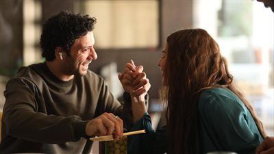 هناد مهنا تكتشف خيانة زوجها مع أقرب صديقاتها.. أحداث صادمة في الحلقة الأولى من بتوقيت 2028 - الخليج الان