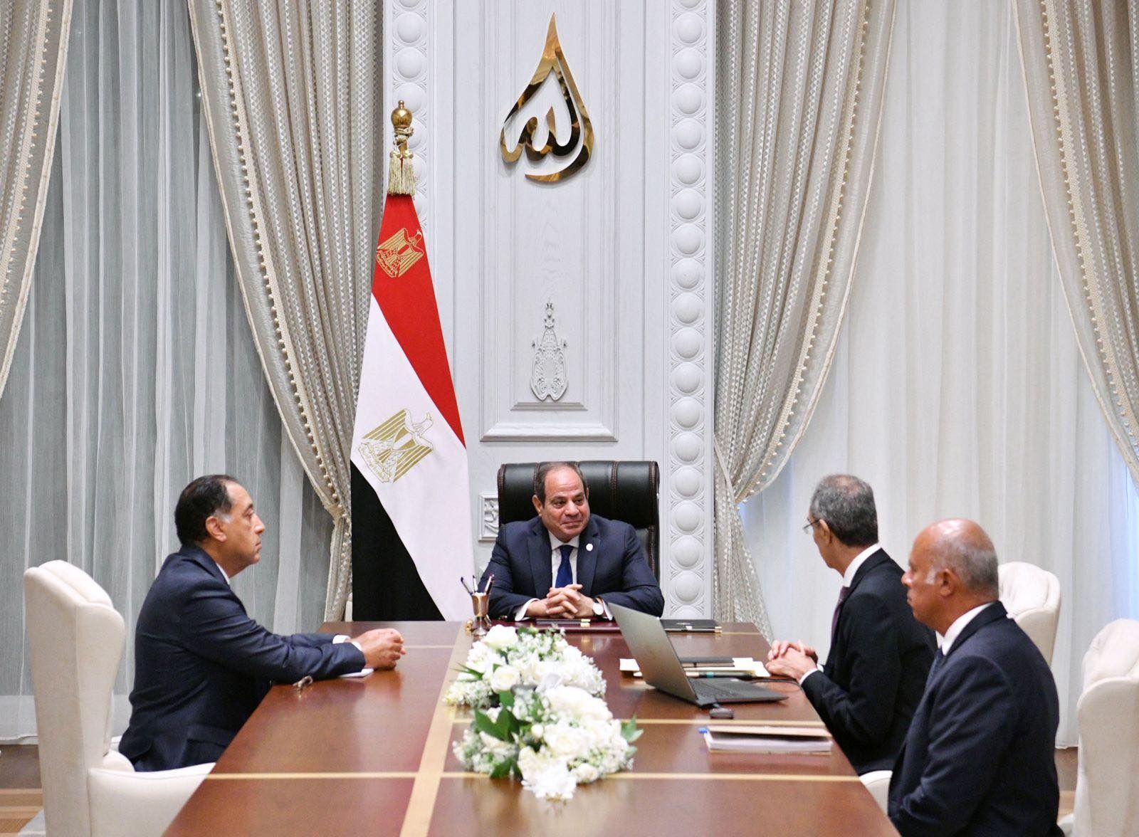 الرئيس السيسي يوجه بتعزيز كفاءة شبكات الاتصالات وتطبيق الذكاء الاصطناعي بخطط واضحة - الخليج الان