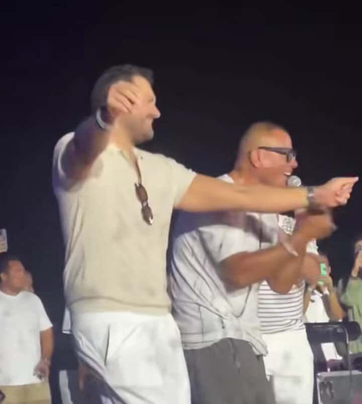 لقطات من حفل عمرو دياب.. أحمد حلمي وعمرو يوسف يقتحمان المسرح وهذا تعليقه على ابنته جنا - الخليج الان