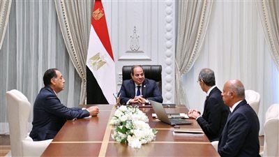 الرئيس السيسي يوجه بتعزيز كفاءة شبكات الاتصالات وتطبيق الذكاء الاصطناعي بخطط واضحة - الخليج الان