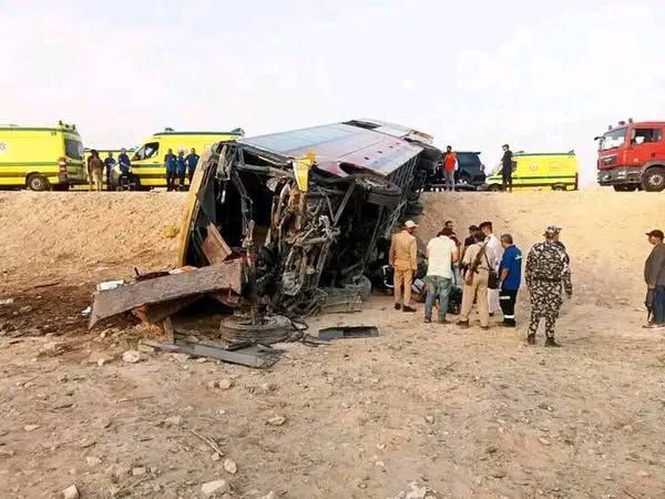 مصرع وإصابة 33 في حادث تصادم بأسيوط - الخليج الان