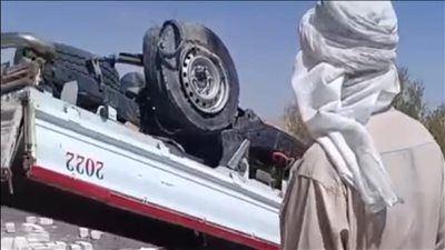 الطوب كله على الأرض.. انقـ ـلاب سيارة نقل محملة بالحجارة على الطريق الدولي الساحلي بمطروح - الخليج الان