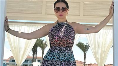 بالتايجر.. مي عز الدين تشارك أحدث إطلالاتها من إجازاتها الصيفية - الخليج الان