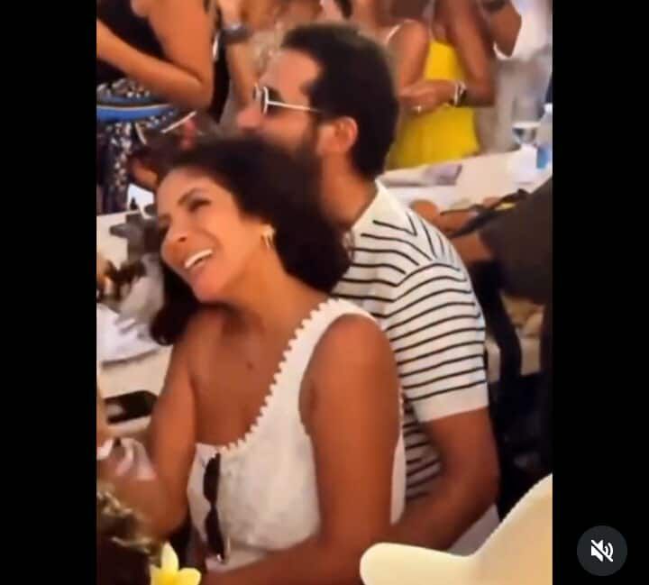 لقطات رومانسية تجمع أحمد حلمي ومنى زكي على أنغام عمرو دياب في الساحل الشمالي| صور - الخليج الان