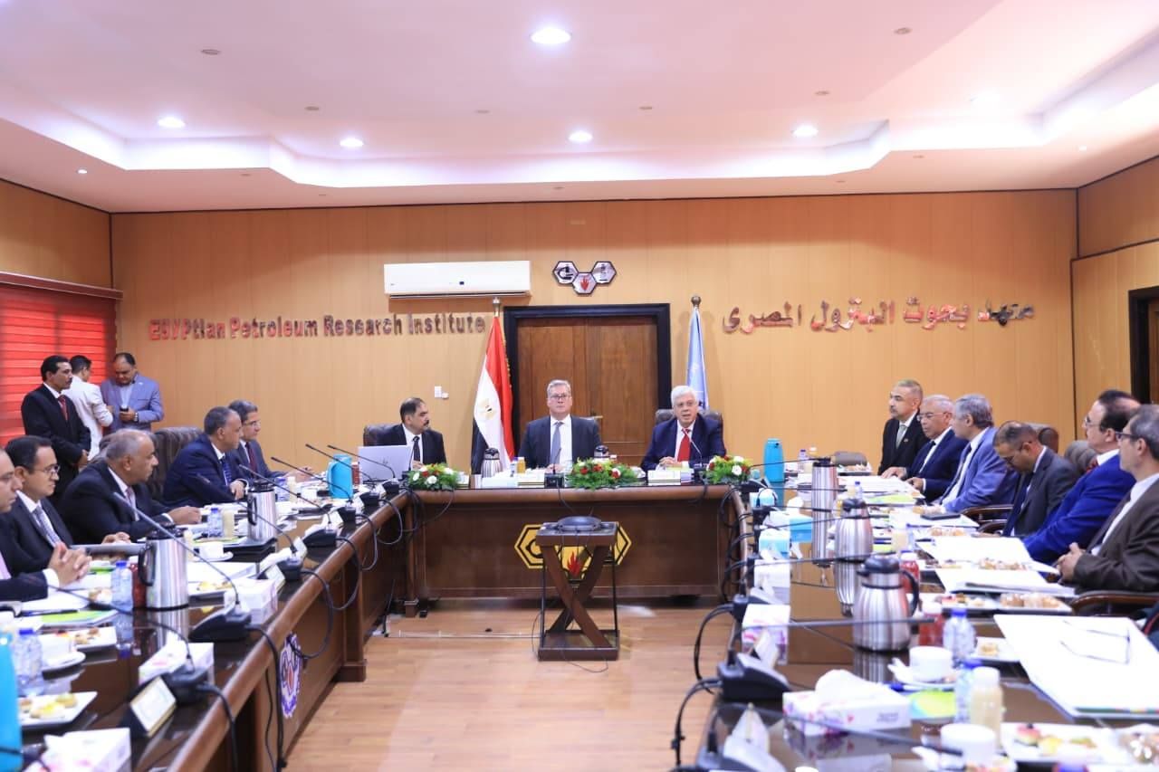 وزيرا التعليم العالي والبترول يترأسان اجتماع مجلس إدارة معهد بحوث البترول - الخليج الان
