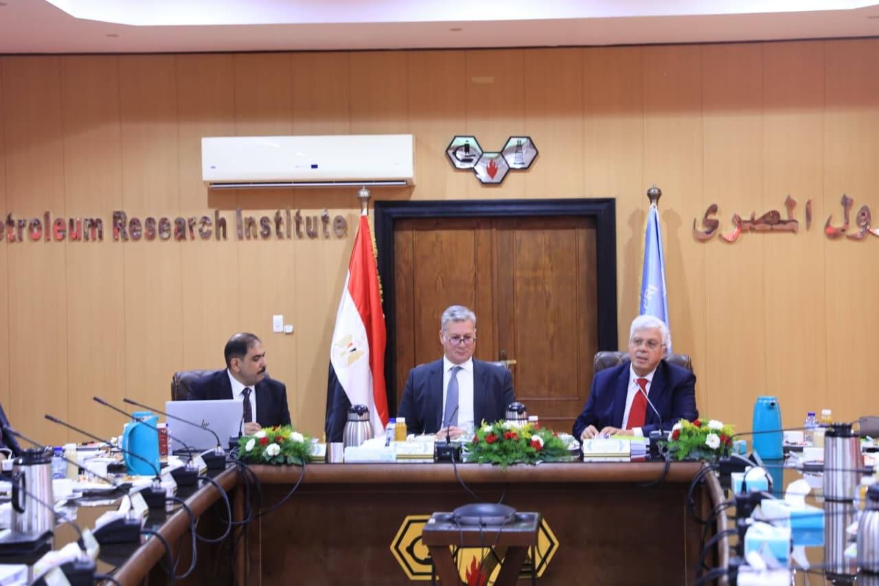 وزيرا التعليم العالي والبترول يترأسان اجتماع مجلس إدارة معهد بحوث البترول - الخليج الان