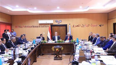 وزيرا التعليم العالي والبترول يترأسان اجتماع مجلس إدارة معهد بحوث البترول - الخليج الان