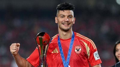 أشرف داري يقود دفاع الأهلي أمام غزل المحلة في الدوري - الخليج الان