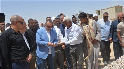 بطاقة إنتاجية 120 مترًا مكعبًا في الساعة بعد توقف منذ 2011 لدعم مشروعات التنمية..محافظ أسيوط يشهد إعادة تشغيل كسارة محجرية - الخليج الان