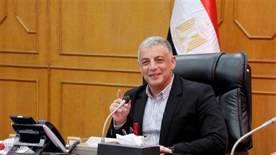 محافظ الإسماعيلية يترأس اجتماع اللجنة العليا للنقل والمرور ويعلن فتح خطوط سير جديدة بالمحافظة - الخليج الان