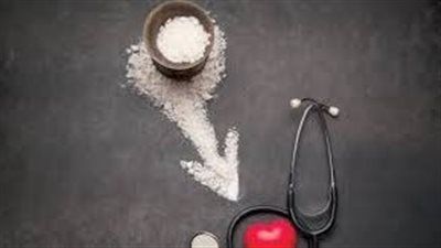 الملح الزائد .. يرفع ضغط الدم ويصيب الدماغ - الخليج الان