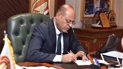 إحالة وإيقاف اثنين من مفتشي العمل لاتهامهما بتلقى رشوة من شركة الحاق عمالة - الخليج الان