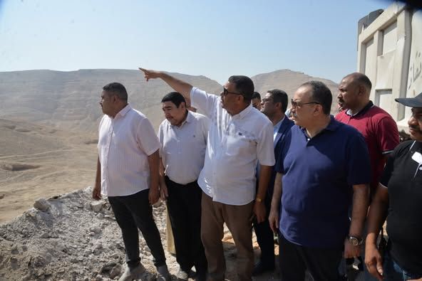 محافظ أسيوط يتفقد رفع الإحداثيات وتحديد مسارات الطريق الجديد الرابط بين البداري والبحر الأحمر - الخليج الان