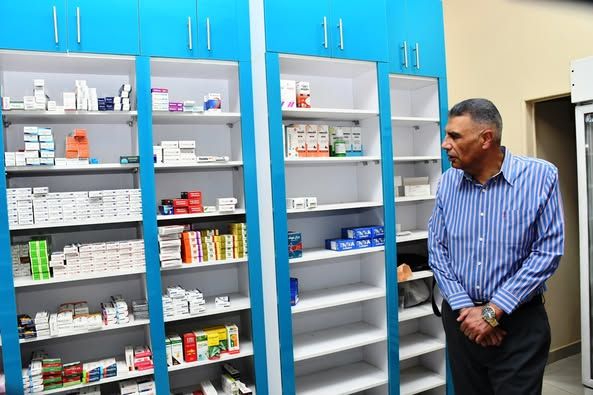 محافظ أسوان يتابع منظومة التأمين الصحى الشامل بمستشفى المسلة التخصصي.. ويفاجئ صيدلية الإسعاف - الخليج الان