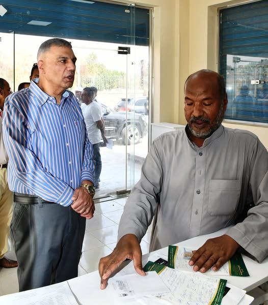 محافظ أسوان يتابع منظومة التأمين الصحى الشامل بمستشفى المسلة التخصصي.. ويفاجئ صيدلية الإسعاف - الخليج الان