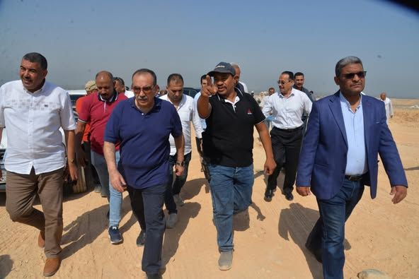 محافظ أسيوط يتفقد رفع الإحداثيات وتحديد مسارات الطريق الجديد الرابط بين البداري والبحر الأحمر - الخليج الان