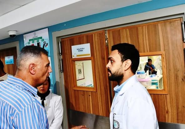 محافظ أسوان يتابع منظومة التأمين الصحى الشامل بمستشفى المسلة التخصصي.. ويفاجئ صيدلية الإسعاف - الخليج الان