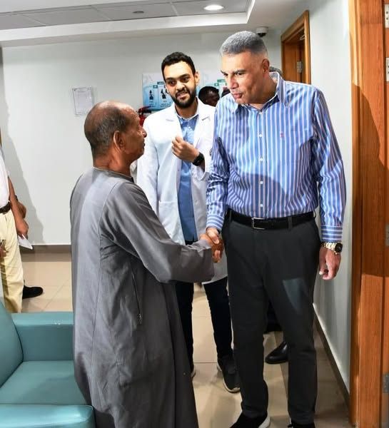 محافظ أسوان يتابع منظومة التأمين الصحى الشامل بمستشفى المسلة التخصصي.. ويفاجئ صيدلية الإسعاف - الخليج الان