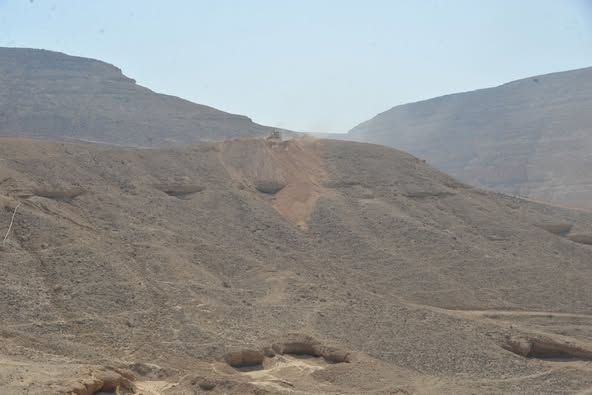 محافظ أسيوط يتفقد رفع الإحداثيات وتحديد مسارات الطريق الجديد الرابط بين البداري والبحر الأحمر - الخليج الان