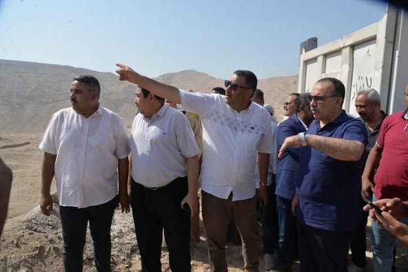 محافظ أسيوط يتفقد رفع الإحداثيات وتحديد مسارات الطريق الجديد الرابط بين البداري والبحر الأحمر - الخليج الان