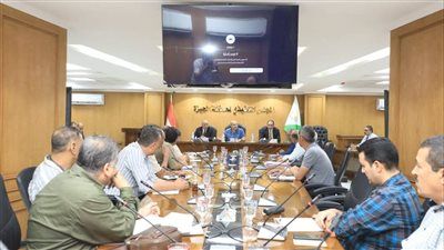 تنفيذًا لتكليفات محافظ الجيزة.. نائب المحافظ يناقش عددًا من ملفات تقنين أراضي أملاك الدولة - الخليج الان