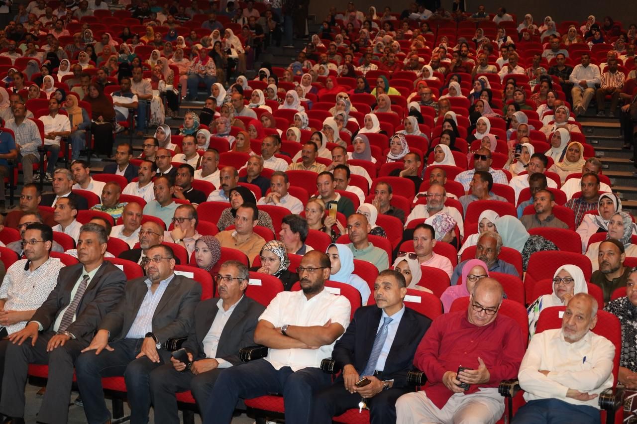 رئيس جامعة المنيا يعقد حواراً مفتوحاً مع أسرة الجامعة لعرض الرؤية الاستراتيجية والتحديات المستقبلية - الخليج الان