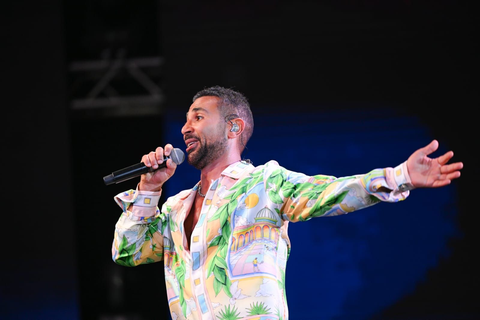 بحضور فيفي عبده ونجوم الفن.. أحمد سعد و"ديسكو مصر" يتألقون بحفل ضخم في مارينا - الخليج الان