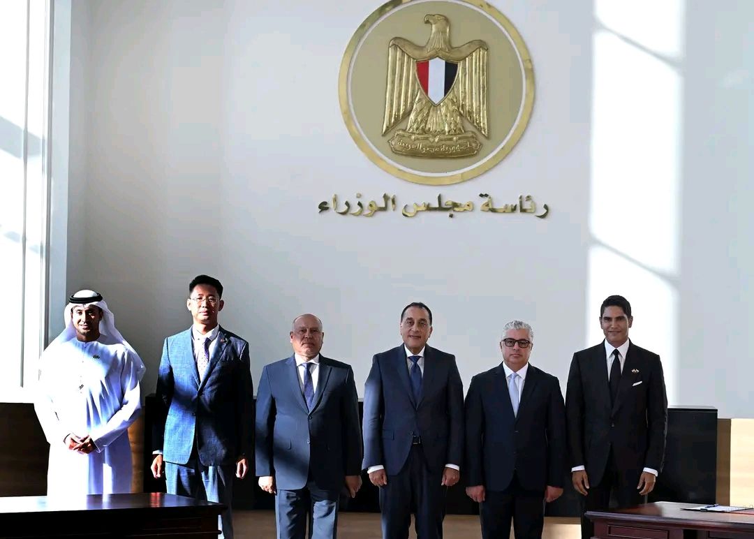 باستثمارات 220 مليون دولار.. تعادل 11 مليار جنيه.. رئيس الوزراء يشهد توقيع عقد مشروع "أتوم سولار مصر" لإقامة مجمع صناعي لإنتاج الخلايا والألواح الشمسية وتخزين الطاقة بـ "اقتصادية قناة السويس" - الخليج الان